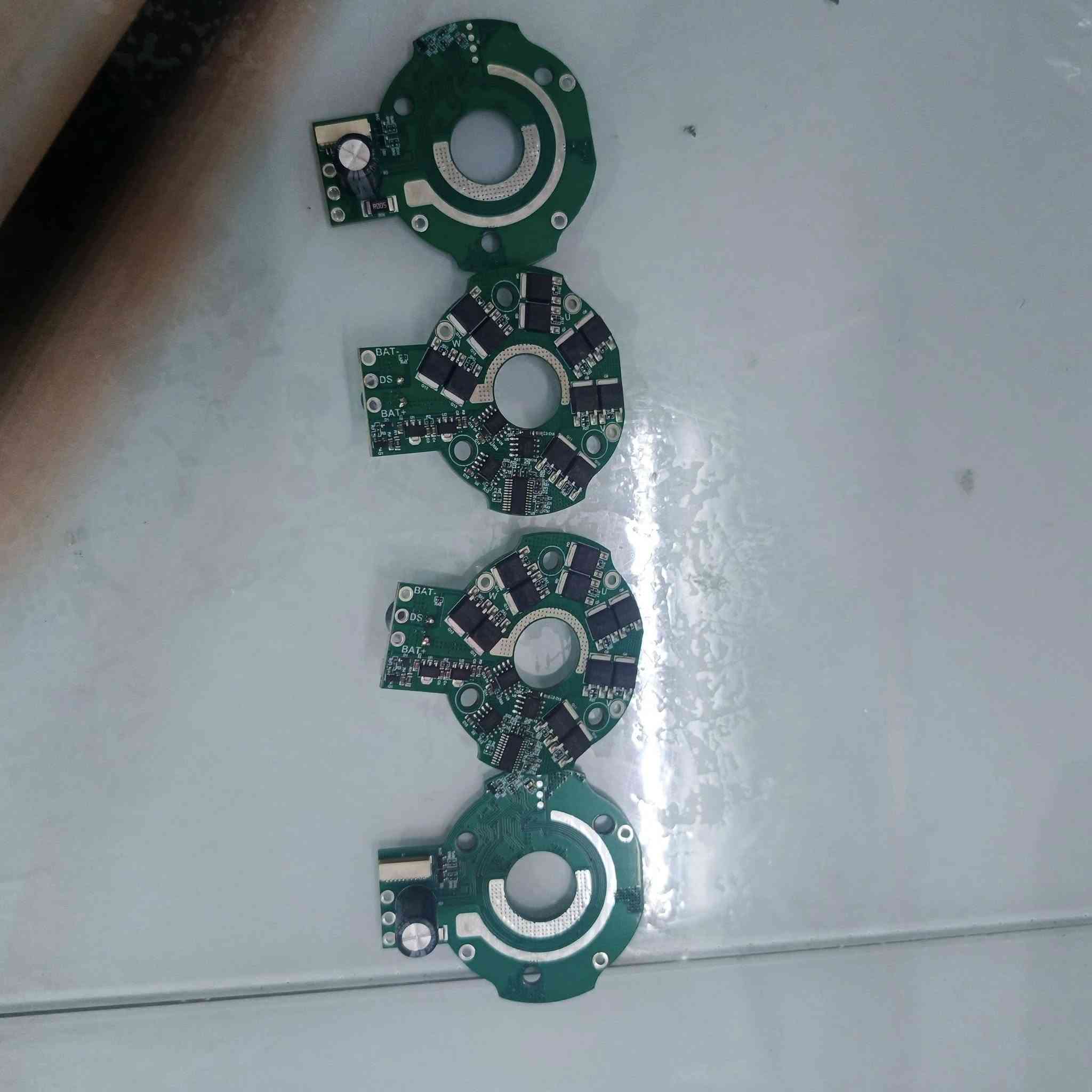 السلام عليكم 
للطلب و الاستفسار 
وات ساب 
***********
كركوك حي الحرية
توصيل لكل المحافظات
٥٠٠٠ الاف
