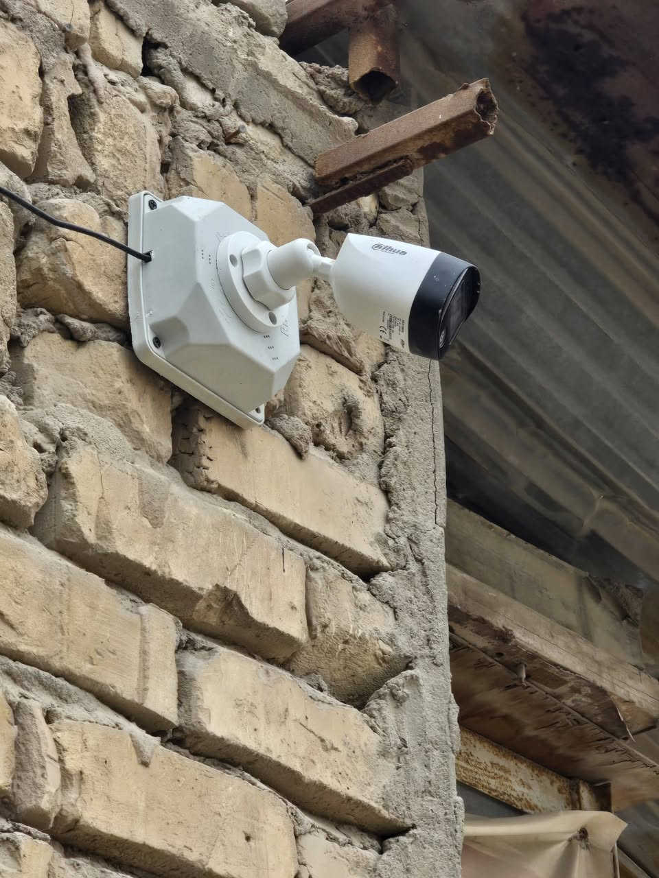 تم بحمد الله تأمين بيت بالكامل بكامرات دهوة الاصلي بضمان وبصورة وصوت 
يوجد لدينا تجهيز وصيانة وتنصيب جميع أجهزة الكاميرات وبكادر محترف .للتواصل عن طريق الواتساب 
***********
***********
Hqsn Hamzah
