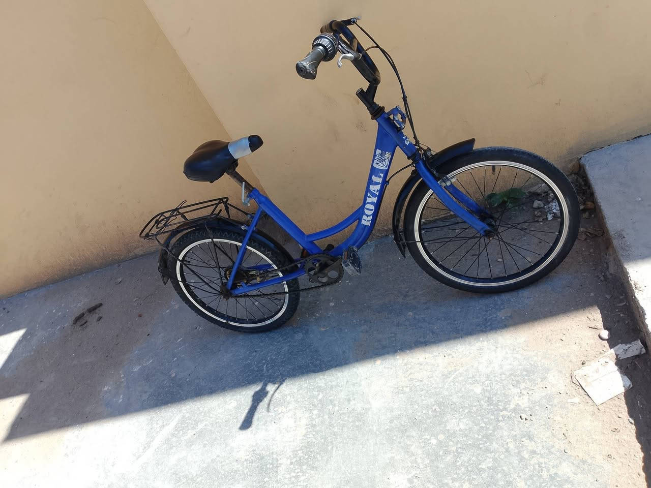 السلام عليكم
بايسكل للبيع نظيف حجم 20 السعر 35 بي مجال المكان بعقوبة التحرير الاتصال  على الرقم ***********
