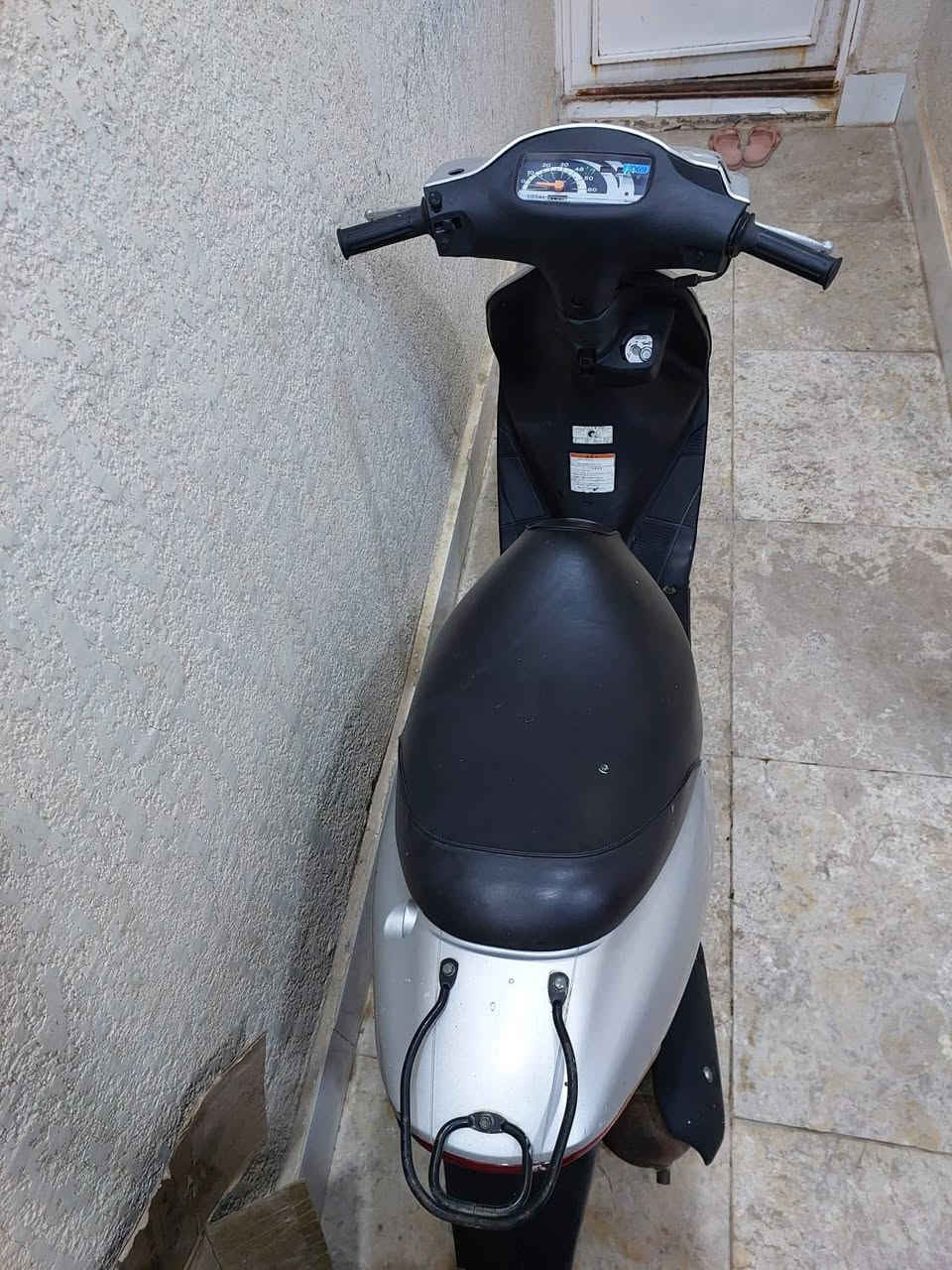 سلام عليكم
دراجة ساسوكي جديدة طالعة من الوكيل اقل الشهر ماشيه اوراق بيها موجودة
مكاني مغربة يم السوگ 
السعر ٥٠٠ الف وبيها مجال للشراي 
للتواصل ***********
