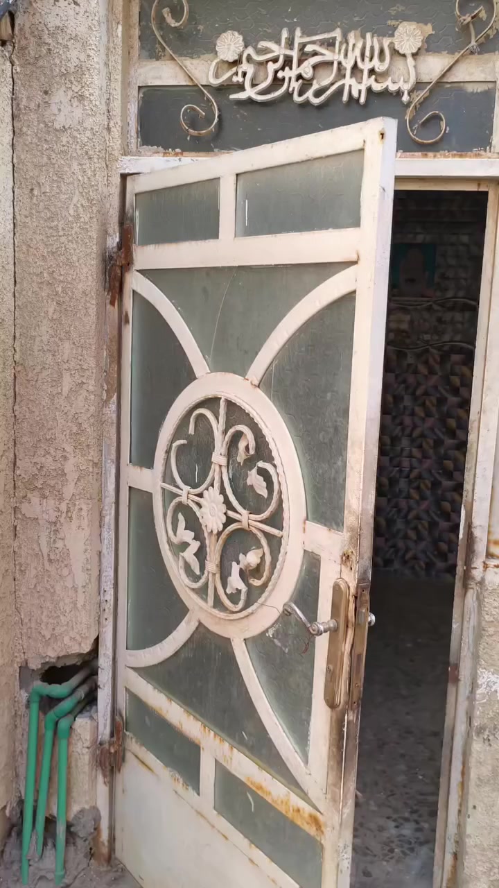 تتوفر مجموعة ايجارات
اولا/ دار 120 متر للأيجار 🏠
حي الفرات شارع الصب قرب شارع حمرابي ✅
مكانة كلش حلو ✅
يتكون من/ غرفة + صالة + استقبال + مطبخ + مجمع صحيات داخلي خارجي + كراج
وتصوير البيت مرفق بالمنشور ✅
ملاحظة مقدمة شهرين ✅
للأستفسار الاتصال ☎
***********
***************************************************
ثانيا/ دار 280 متر للأيجار 🏠
حي الفرات شارع المشتل مباشرة قرب شارع العادلي
مكانة كلش حلو ومميز وتجاري 
يأجر سكن و وعمل ✅
يتكون الدار من/ غرفتين + صالة كبيرة + مطبخ + استقبال كبير + مجمع صحيات داخل وخارج + كراج ✅
للأستفسار الاتصال ☎
***********
او مراجعة مكتب البروج المشيدة للعقار
