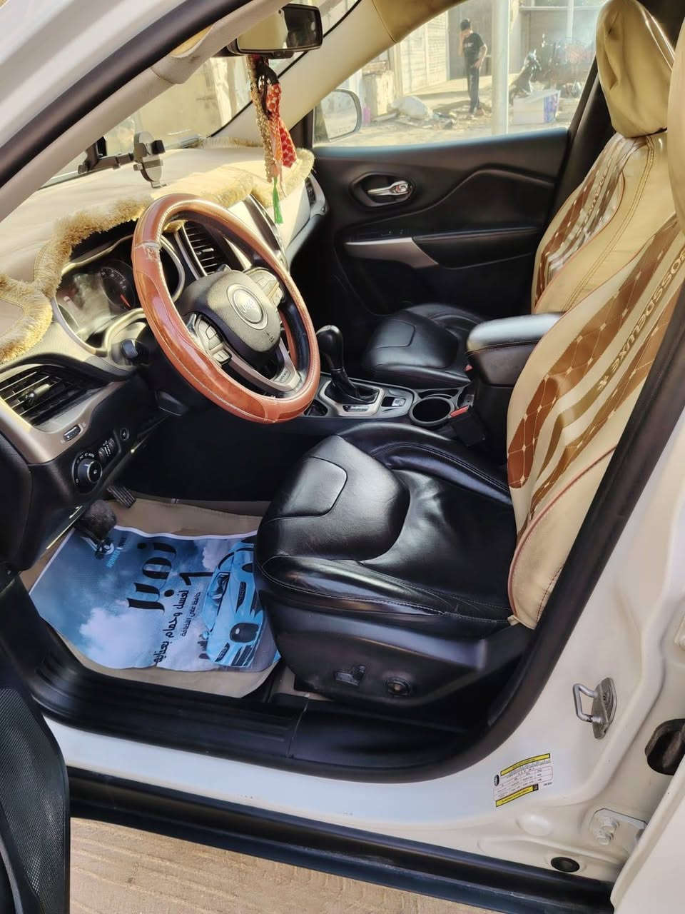 سلام عليكم
سياره للبيع
جيب شيروكي ليميتد موديل 2018
فول مواصفات واحد على واحد 
رقم بصرة الجديد تحويل ثاني يوم
السعر 138 وبية مجال
رقم الهاتف:***********
