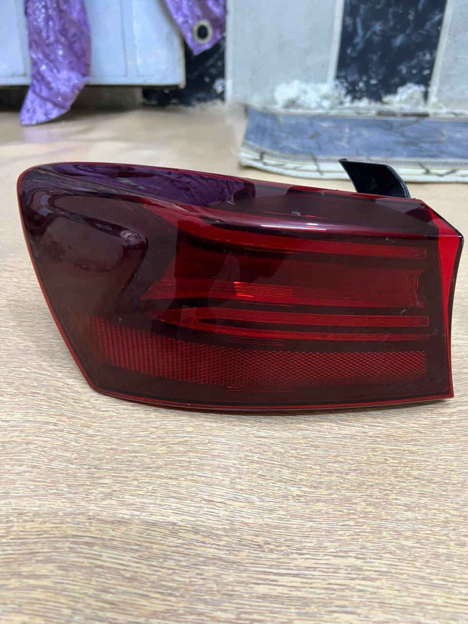 سلام عليكم للبيع بكلايتات لد فورتي ثنين يمنه ويسره المتحرك واحد ثابت جهت اليسره جديد مال تفصيخ الصلي مو تجاري مديل 23 / + ارضيات مكاني البصره الموفقيه  ***********
