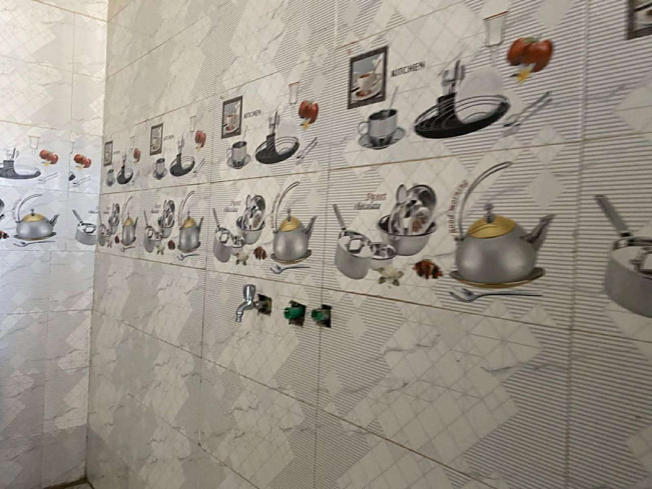 دار لليجار مساحه 100 متر طابق واحد مكانه نجف 
 حي النداء قريب عله شارع المجمعات خلف مول بغداد المنطقه 50 ألف بي غرفه وصاله وستقبال ومطبخ وصحيات عدد ثنين ومكشوفه
سعر يجار 250 الف 
استفسار ***********

‭
