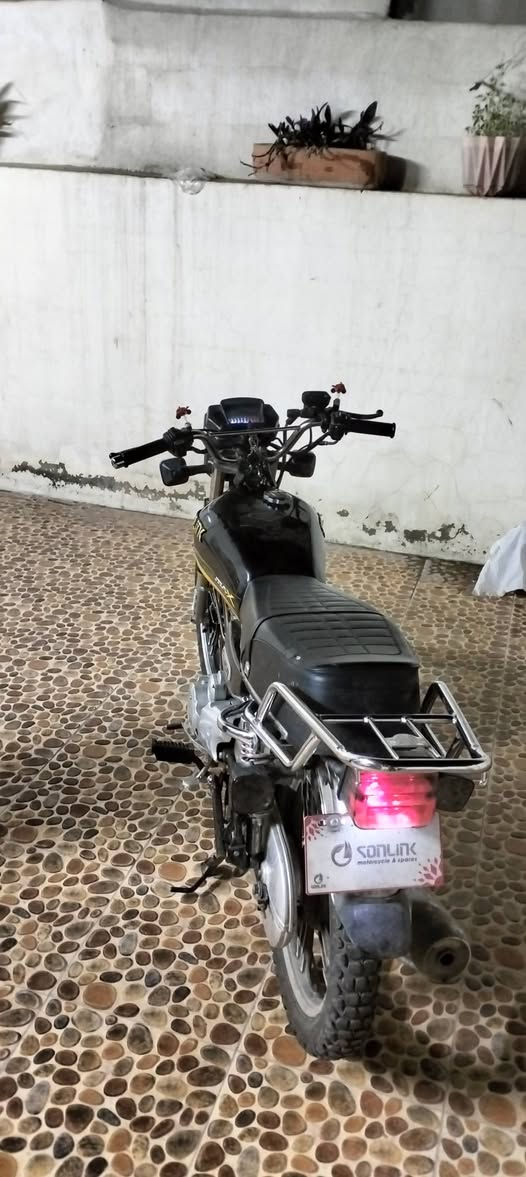 بسم الله الرحمن الرحيم كما تشوفونه هذه الماطور في الصورة موديل 2024 كهربائيات كل شغال ، كير و ماكينه  بل الشرط  السعر 650,000 وبيا مجال ،  للاستفسار اتصل على هذه الرقم الاتصال (*********** ، والواتساب على هذه الرقم
