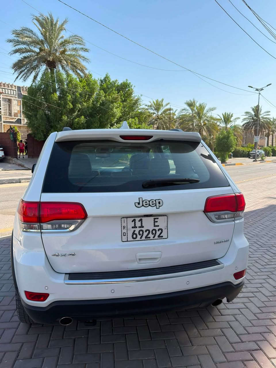 السلام عليكم 
جيب 2019 شيروكي خليجي 
فول مواصفات 
شاشات 3
بانوراما 
بصمات 2
كشنات كهربائية حفظ كشنات سايق
جنطه كهربائية 
حساسات خلفي امامي رادار خلفي 
فور ويل 4x4
رقم بغداد شبه مميز 69292
مكان سيارة بغداد 
ماشية 88 الف مايل 
سعره:27,000 الف بيه مجال 
رقم:***********
