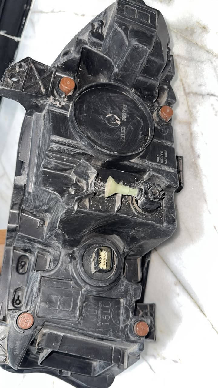 السلام عليكم للبيع لايت اصلي  صفحه اليمني جارجر 23 
السعر 3 ورقات


**إذا كنت صاحب هذا الإعلان وتريد حذفه لأي سبب، رجاءا أرسل رسالة إلى الدعم الفني**