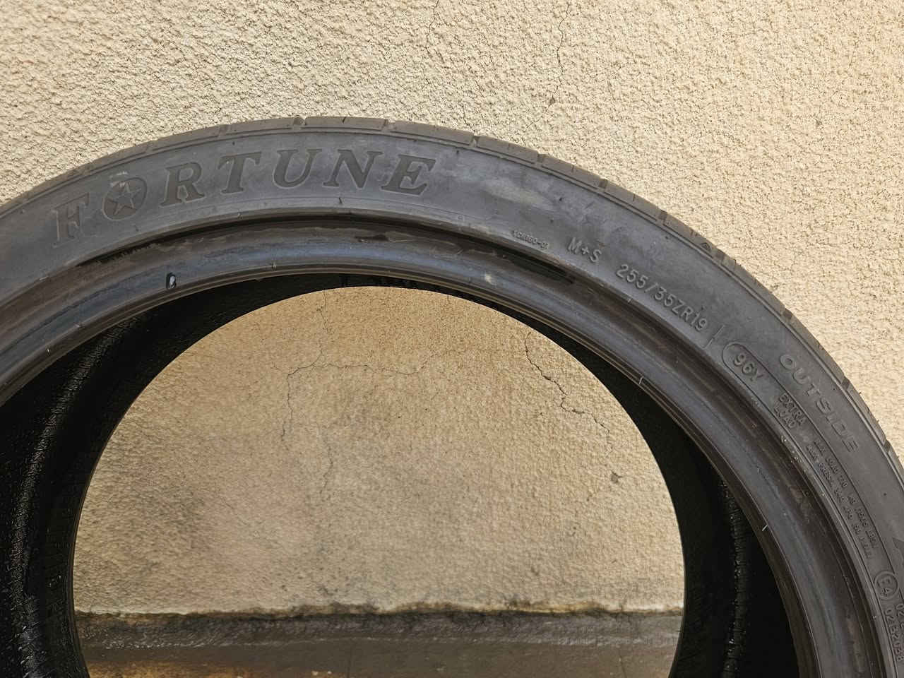 السلام عليكم شباب
تايرات ٢ عندي تك امامي تك خلفي

الامامي 225/40 R19 والخلفي 255/35 R19

الماركة Furtuner اندونسي

سعر الزوج الجديد مشتري ب٢٥٠ الف

الاثنين انتاجهم ٢٠٢٥  واقل من ١٠ الالف كيلو ماشي عليهم

ابيع الواحد على ٧٥ الف

مكاني يغداد كرادة خارج


**إذا كنت صاحب هذا الإعلان وتريد حذفه لأي سبب، رجاءا أرسل رسالة إلى الدعم الفني**