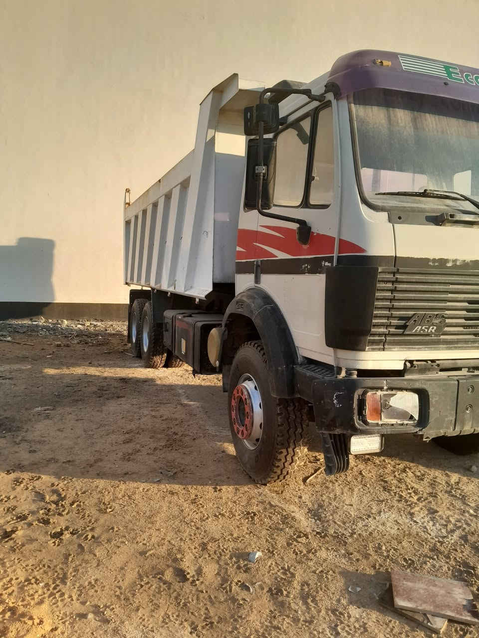 سلام عليكم البي البيع دخول جديد سياره جاهزه العمل مكينه ٣٥ كير ١٥٥ مجموعه نص جيف شاصي طويل بلادي باج بطن بلادي  رقم ***********
