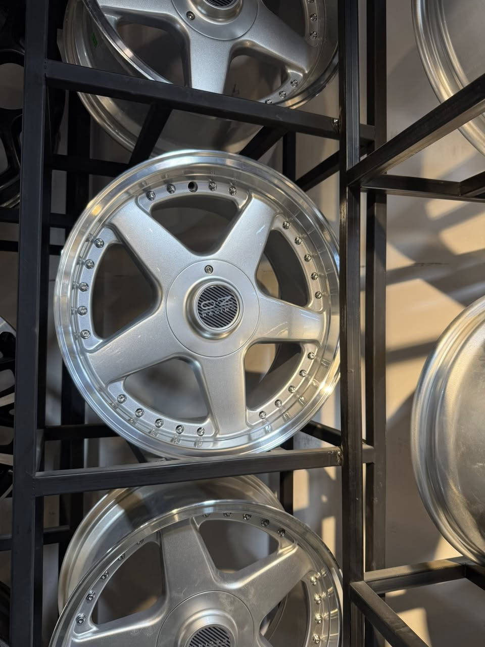 ويل كب حجم 17 تو سايز OZيرهم  مرسيدس للبيع ومراوس
السعر: 330 دولار وبي مجال
الموقع: بغداد – حي العامل – شارع 7 نيسان
واتساب: ***********
متوفر توصيل
