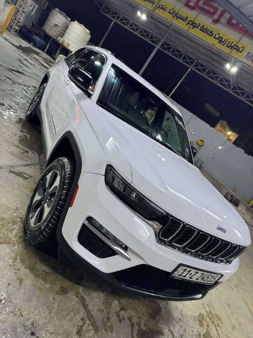 السلام عليكم
جيب كراند شيروكي لمتد  (بلاص)وارد امريكي فول
بدون صبغ  صوره حادث مرفقه في صور 
فقط لحيه دعاميه خلفيه
ايرباك سليم
‏ Grand Cherokee limited 4Xe 2024 
  فول مواصفات ماشية 37 الفmi
لون ابيض
{ رقمه بغداد باسمي }
🟫 حجم المحرك ٢٠٠٠ تيربو جارج ٣٧٥ حصان مع محرك الكهرباء اسرع من الهيمي
نظام الشحن : الشحنة الوحدة تمشيك ٦٠ كيلو بدون بانزين  تيربو + هايبرد + بلك ان🔌
الضرر بارد في جنطه بدون صبغ  مبين صوره حادث
 جميع الارباكات سليمه 
🔴 حساسات خلفية
🔴 ‌‎حساسات جانبيه بالمري
🔴 خمسة راكب 
🔴 رادار 360 درجة 
🔴  تحديد مسار 
🔴 حساسات خلفية ا
🔴  تبريد قطعتين 
🔴 ️خمس انضمة قيادة 
🔴 بانوراما 
🔴 دفع رباعي. 
🔴 كير ماوس مع وضعيات القياده المختلفه للجبال والطرق الوعره والرمال والطين
🔴 شفتات ستيرن 
🔴 هاند بريك بصمه 
🔴 ️مقود جلد + تدفئة 
🔴 شفتات ستيرن
مواصفات 
 لايتات لد 
 شاشات دجتل  شاشه كبيرة مع نفكيشن GPS بدون نت 
4️⃣ كراسي خزن ميموري  
5️⃣ سستم صوت ALPINEو دمام خلفي بلادي 
6️⃣ تشغيل عن بعد
7️⃣ نظام محاكاة العجلة الذكي 
8️⃣ نظام ملاحة 
9️⃣ نظام قيادة ذاتية بريك امامي خلفي اوتو (توقف ذاتي عند السهو)     
🔟نظام تشغيل واطفاء اوتماتيكي للمحرك للتوفير من صرف الوقود . ( Auto Start System ) .
***********
مكانه بغداد
