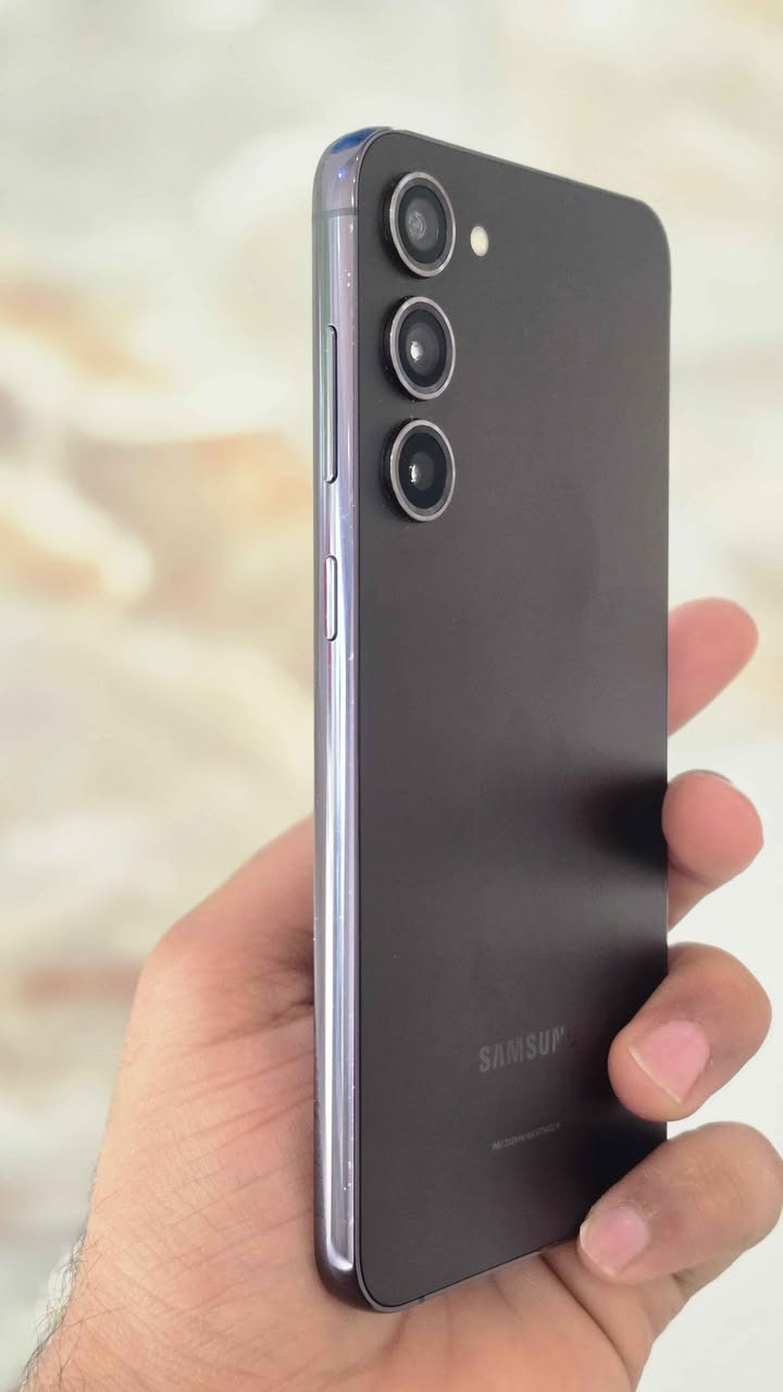 اس 23 بلس شرق اؤسط خطين ذاكره 256 مكفول 
جهاز جديد من كلشي فقط حافظه وياه عنوان نجف 
سعر 550 سعر نهائي 525 شراي مؤجؤد ءاتساب ماسنجر
*********** النجف, العراق
