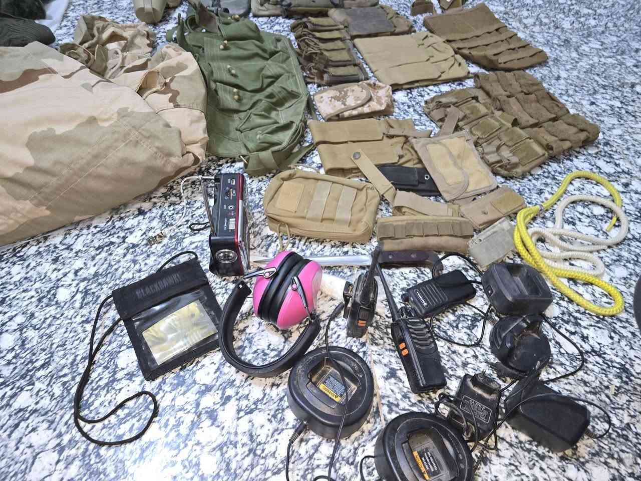 غراض للبيع عنوان حلة مركز يتوفر قمصلة وجيرسي ولثمة روماني قياس سمول خوذ الياف امريكي وحدة باغة خفيف


**إذا كنت صاحب هذا الإعلان وتريد حذفه لأي سبب، رجاءا أرسل رسالة إلى الدعم الفني**