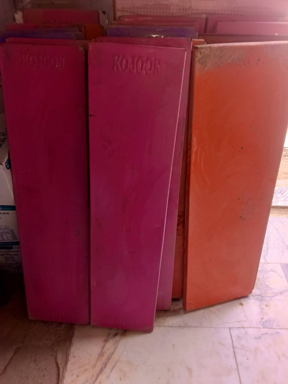 سلام عليكم 20 رف للبيع نضافه 95/100 السعر خاص للاستفسار *********** 📞
