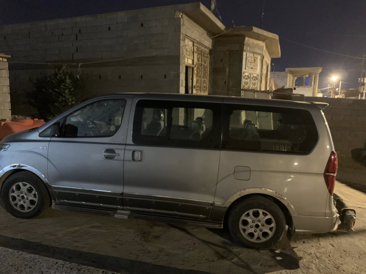 سلام وعليكم ستاركس هيه وخط بيه ٤موظفين عله نفط بل برجسايه تستلم مليون و600سياره ١١معلايه ٢١  هذه رقمي *********** مكان بصره
