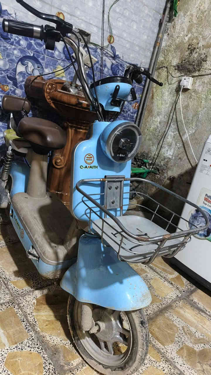 سلام عليكم دراجه حجم 14 للبيع دراجه نضيفه قبل 10 ايام بدلت بطاريات السعر 250 وبيها مجال مكاني بغداد البلديات للاستفسار وتساب ***********
