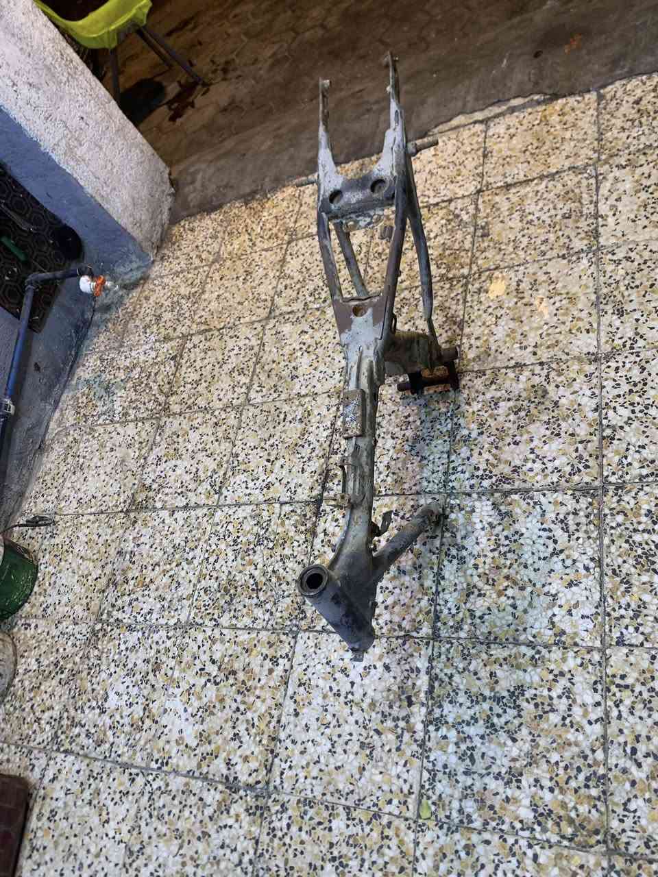 سلام عليكم شاصي البيع نضيف عوزه بس صبغ سعره 60 وبي مجال مكان بصره  المعقل***********
