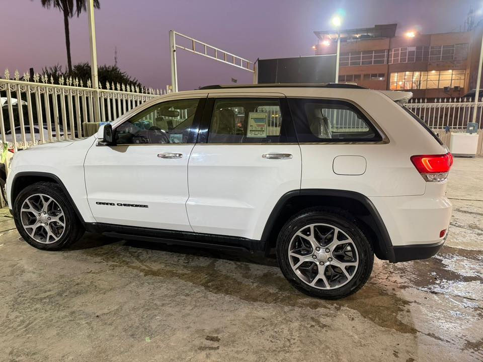 جيب خليجي 2019 لمتد وكاله ليث العبيدي فول مواصفات  ماشيه 51 سياره مكفوله عدا بارد بسيط جدا خلف باب السائق بالاضافه الى دوسات كهربائيه على فتحه الباب . 
حساسات اماميه خلفيه وتوقف ذاتي 
صندوك ومري  كهربائ 
3 شاشات امامي خلفي 
تسغيل عن بعد
بصمه 
بانورما 
لد نهاري
كروس سرعه 
كشن كهرباء
كشنات حار بارد 
ويل كب 20
حساس امامي خلفي
داخل 
اوفوايت

***********
