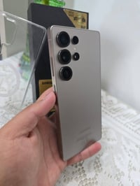 ورحمه الله اس 25 الترا ذاكره 256 لون تيتانيوم رصاصي  ضمان عين فهد مستخ...