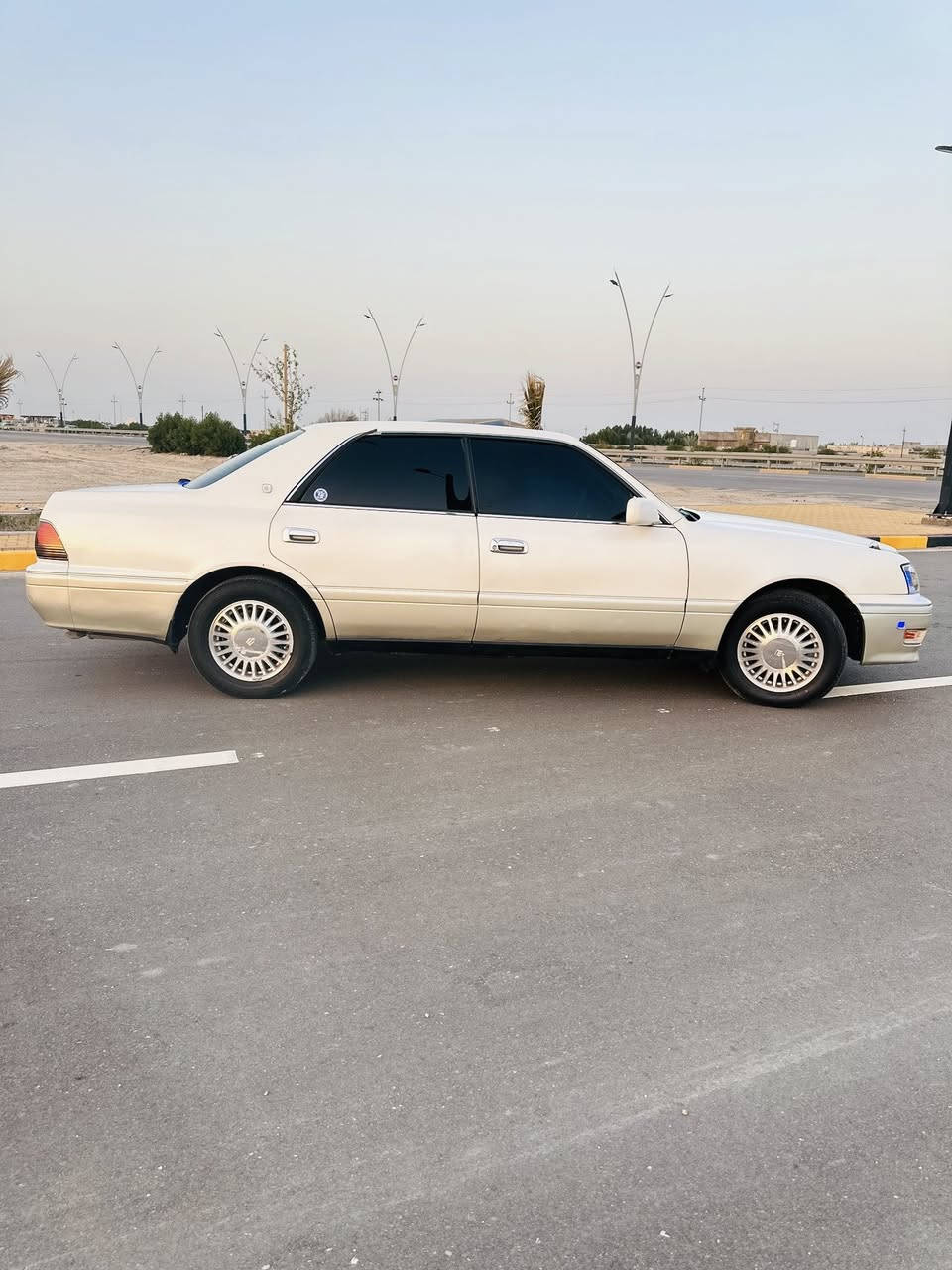 لسلام عليكم..
راس الثور فلات موديل1996 رقم بصره انكليزي سنويه ال29 حداده جديده  تبريد  ويه السويج مكينه ثنين ونص مجاول توه شاده اله وارد يابان السياره كفاله كص ونغل جثه وظربه واصوليات منظومة زنون عالي ناصي سستم سماعات جديد كله جديد دواخل كارتون مكان السيارت بصره السعر 110
رقم الهاتف ***********
