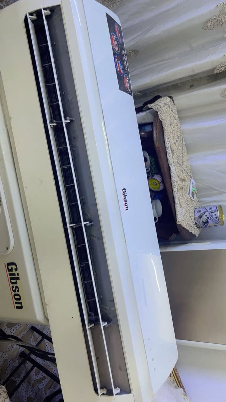 السلام عليكم اخوان سبلت للبيع نوع جبسون الاصلي  ثنين طن  دبل راديتر السبلت بعده جديد مستعمل قليل نظافه 90/100 كامل مكمل غاز مفول وعل فحص تبريده ثلج ☃️❄️🧊 تدفئه نار 🔥🐦‍🔥❤️‍🔥 السبلت راديتراته بعدهن زرق السبلت مغسول وجاهز بس شد مع كامل ملحقاته بواري جديد بل كارتون وايرات قاعده ريمونت السبلت بلادي مكفول من فتحت البرغي 
السبلت تاخذه من باب بيتي وبي ضمان عل فحص 
الجبسون معروف بتبريده ودفعه القوي 
السعر : 425 وبي مجال كلش بسيط 
للاتصال : ***********
الموقع : بغداد شارع فلسطين
