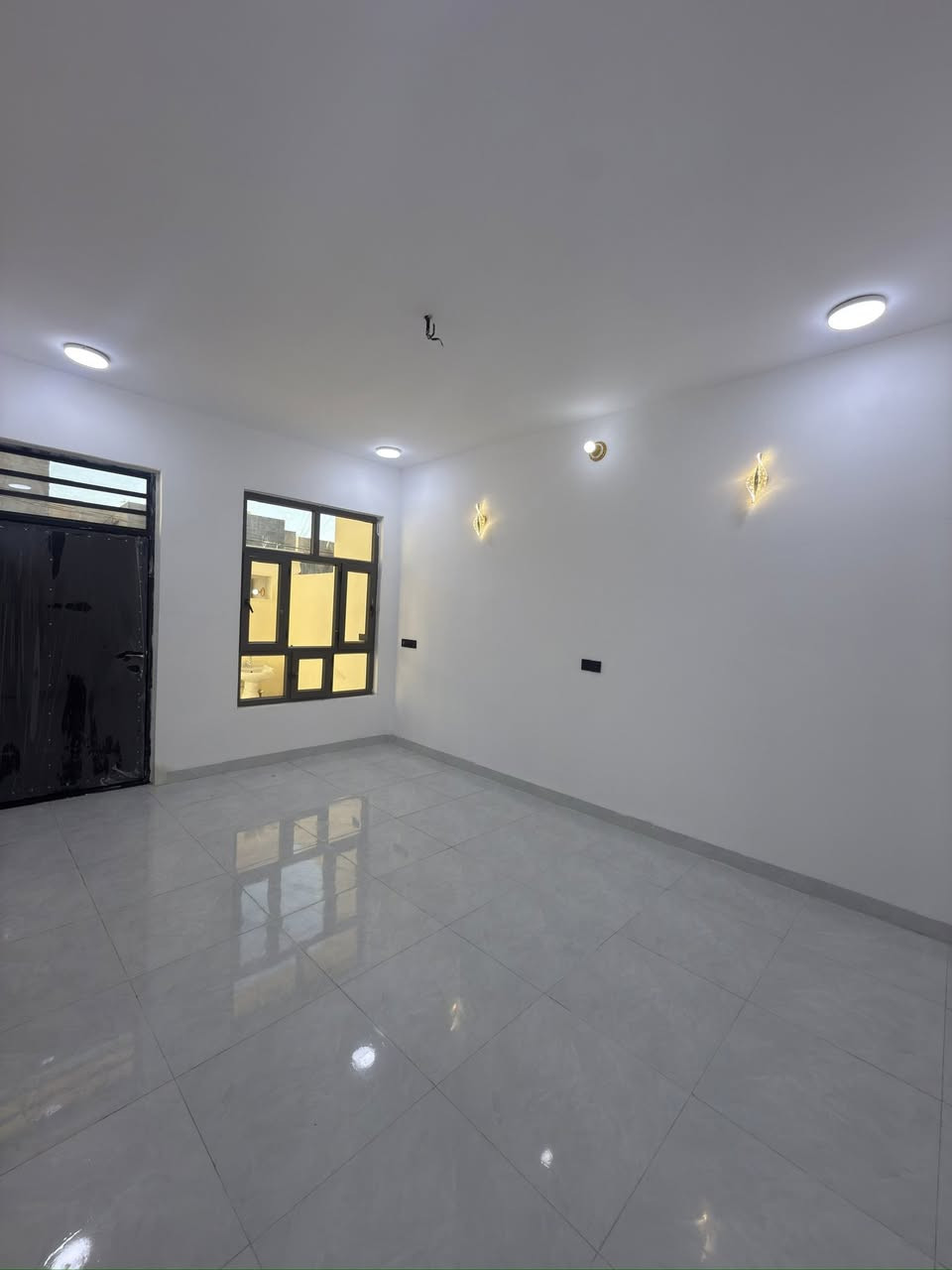 السلام عليكم
دار للبيع بناء حديث
المساحة 100م
طابق واحد صالة ومطبخ مشترك +استقبال+غرفة نوم+صحيات
سند 25
كامل خدمات
العنوان ديالى بعقوبة دور الزراعة الثالثة 
السعر63 مليون
مراجعة مكتبة جبل النور
او الاتصال ***********
