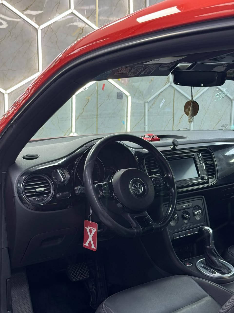 بصمه تشغيل 
بصمه ابواب 
جام شفط
حساس ضغط الاطارات
مقاعد جلد تدفئة 
مراية تعتيم 
ليت + كشاف ليد
ويل ١٧ + تخم تاير جديد + بطارية جديدة
شاشة كار بلي + كامرة خلفية دواره 
محرك ٢٠٠٠ تيربو
السيارة ماشية 91500
جاملغ ايمن أمريكيا والعراق انصبغ البنيد والجاملغ الايسر السيارة حلوه مثل الصور إذا مواحله 

مكان السيارة بغداد قرب محطة وقود اليرموك السعر ١٠٠ ورقة   بيه مجال بسيط

*********** ابو سلطان بيع فقط
