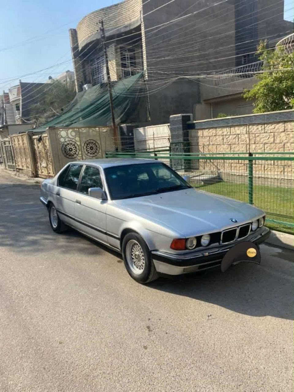 بي ام 735 موديل 1993 رقم بغداد جديد السيارة فول بردات صندوك شفط و حساسات امامي خلفي بس ما تشتغل تبريد ثلج سلايت و بعد بيها  السيارة جديدة و ما ناقصها كلشي السعر 75و بيها مجال بسيط للاستفسار اتصال على هاذا الرقم ***********
