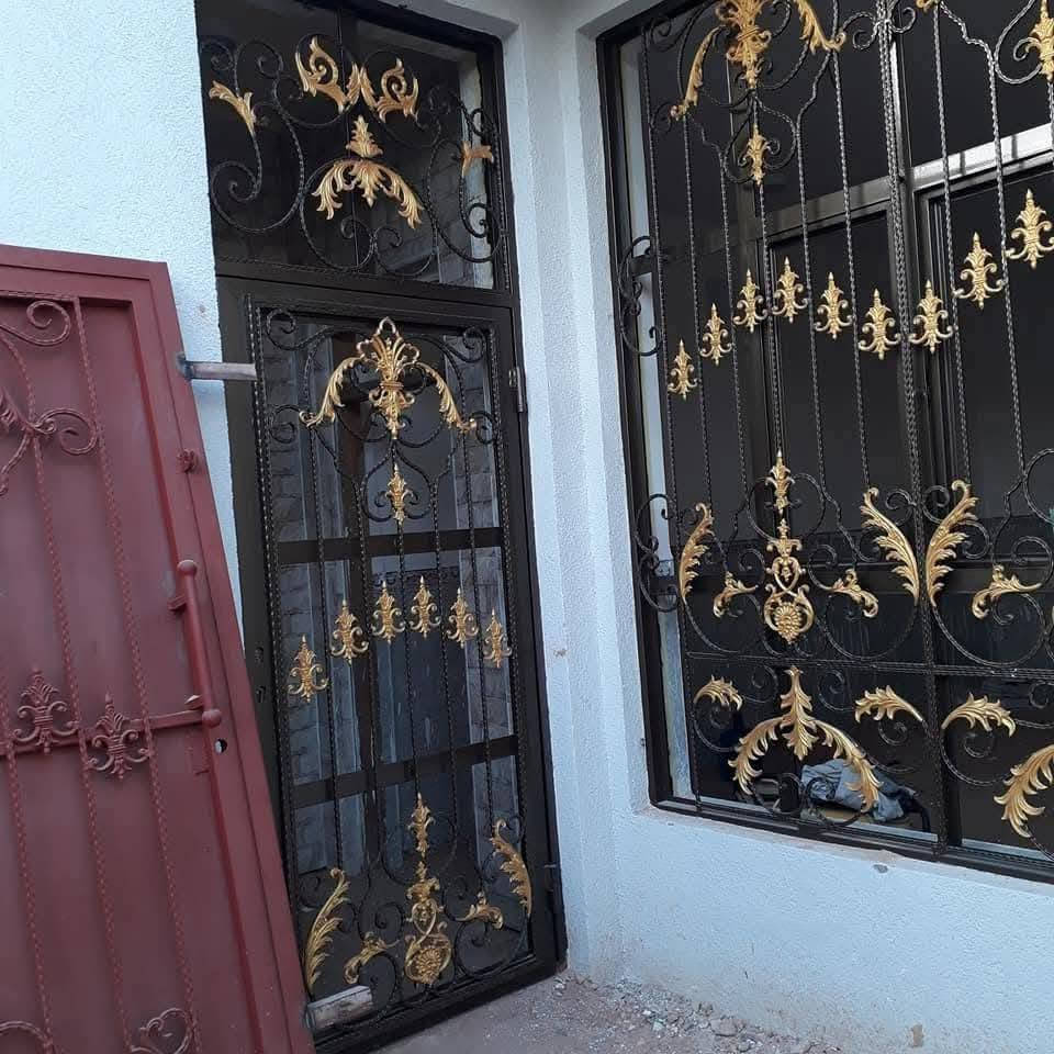 صبغ وتنضيف بيبان وشبابيك درجه اولى بسعار مناسبة الاتصال عل رقم *********** أو مراسلتي خاص وتدللون 🌷
