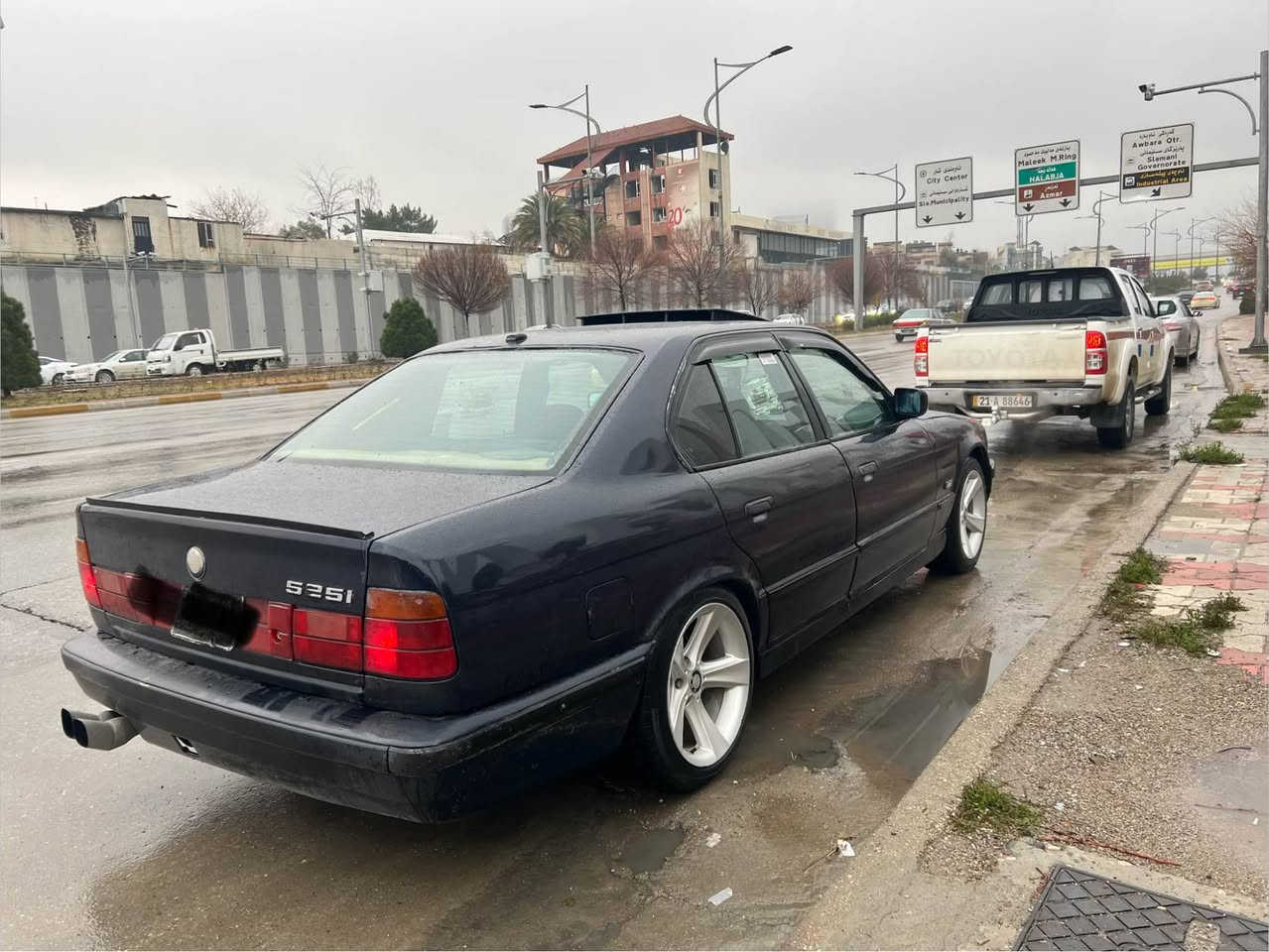 فرؤشتن و گؤرينه وه 
بيئيم ٥٢٥ گير عادى مؤديل ١٩٩١ ئارم پلستيكي سليماني ئارم ئه وه ليتاو خه رامه ي به شه رت  كامل مه سروف بى نوقسانيو ته قه و ره قه ي نييه پاترى تازه و ئه نتيفريزى تيكراوه تايه و ويلي ئه ونه نابيت بؤ به ستراوا گيرو مه كينه و كلجو عه ينه ي به شه رت 
شوين (سليمانى ) 
سه عرى٣٤گه لاو مه عامه له 
*********** السليمانية, العراق
