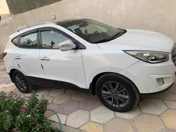 السلام عليكم من رخصت الادمن عندي توكسان 2015 للبيع السياره خليجيه بدون قطره صبغ السياره مال بيت والسياره فول عدا البصمه ماشيه 71000 كيلو فقط السعر المطلوب 15500$ وبيها مجال بسيط السياره بغداد وبسمي وعلمن السياره كلها ع وظع الشركه العنوان بس بغداد حي البنوك وهذا رقمي *********** امير ما متواجد ع الفيس يرجى الاتصال
