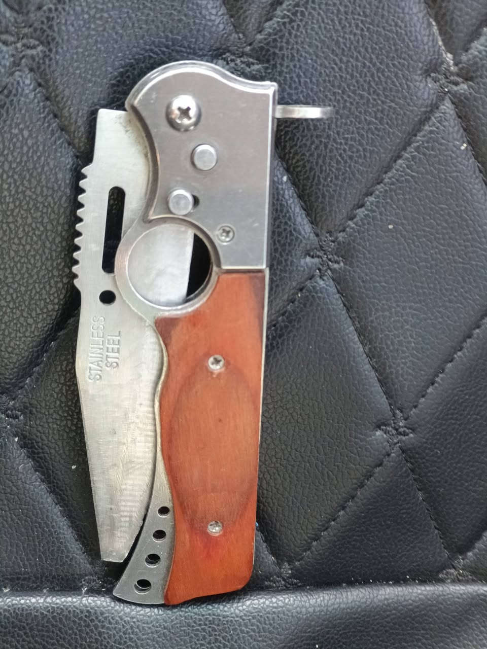 غراض رخصات كلش كلهن ب 50 الف شلع مكاني بغداد ب 50 الف قفل بلاش 

مكينه حلاقة صفر لللحيه و مال شعر وجلايه ومال خشم وشعر تشتغل شحن وباتريات و كهرباء جديدة تقريباً فقط مفحوصه اصليه 
سماعه بلوتوث ايروبورد اصليهه اوبو ماركه اصليه اوبو مال جهاز ستعمال قليييل كلش 
شاحنه بور بنك اصليه تشحن 3 موبايلات من الصفر للميه وكثر بيها لايت مزدوج قوي كلش منفذين يوسبي شاشه بيها تشحن تابيسي اصليه 
موبايل الف وميه اصلي باب اول شغال نضيف 
حربها سكين وصط اصليه حلوه 
نركيله سحباب فدشي يخبل تشحن تابيسي بيها شاشه عادات  طعم علج و نعناع 
قلم حفر كتابه على المعدن أو اي شي حفر كتابه جديد 
ستاند موبايل مال سياره جديد اصلي ماركه اوبو ماركه شلع كلهم بدون عمله ب 50 سعر اخو البلاش مكاني بغداد الحسينيه بالبداية ع الشارع الشراي يجي خاص او يتصل هذا رقمي ***********
