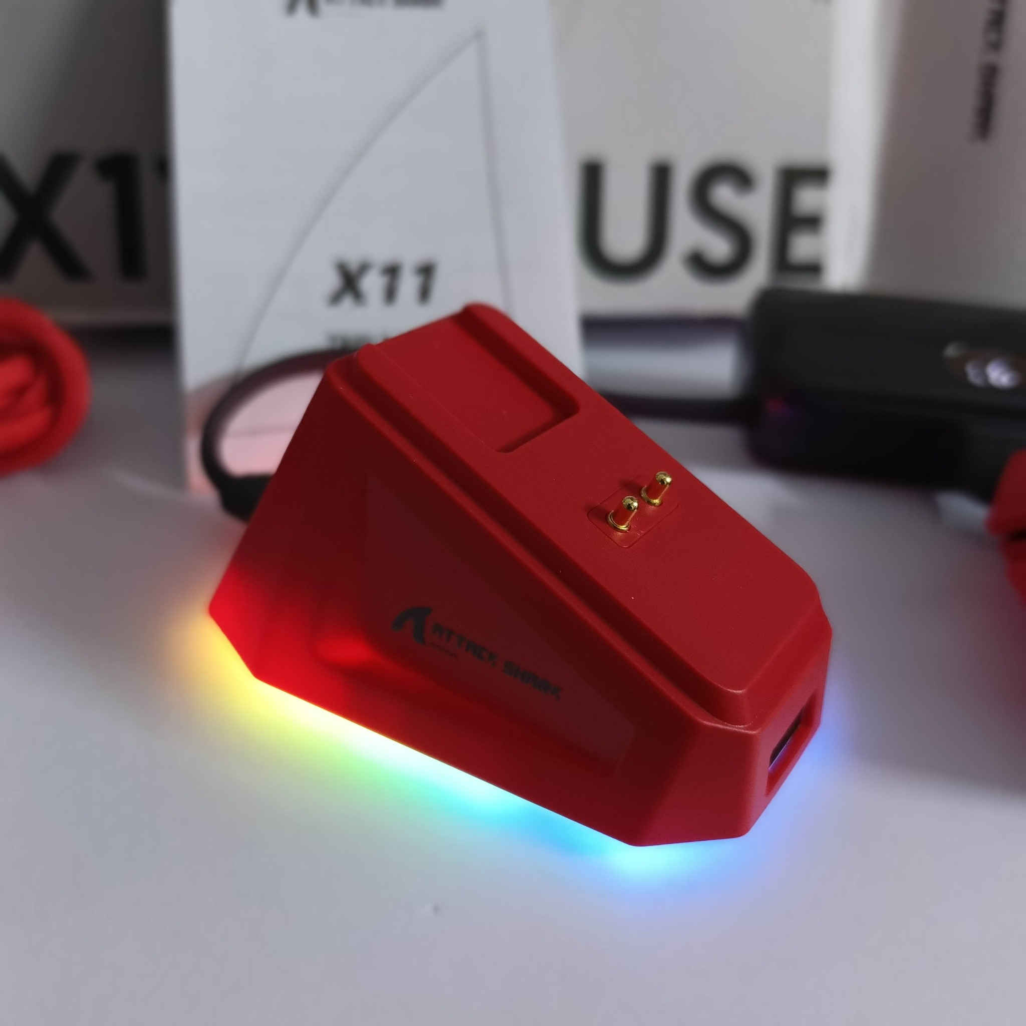 لمحبي الأداء والتميز.. Attack Shark X11 الاحترافي متوفر الآن! 🖱️🔥
​إذا كنت تبحث عن ماوس يجمع بين المواصفات التقنية العالية والتصميم الفخم، فهذا الماوس هو خيارك الأفضل.
​المواصفات التقنية:
✅ حساس PAW3311: دقة تصل إلى 22,000 DPI (سرعة واستجابة خرافية).
✅ 3 أنماط اتصال: (وايرلس 2.4G، بلوتوث، سلكي باراكورد).
✅ قاعدة شحن مدمجة: تأتي مع إضاءة RGB مميزة لتزيين مكتبك وشحن الماوس بسهولة.
✅ وزن خفيف (63 غرام): مثالي للألعاب السريعة والمنافسات.
​📦 الملحقات: الماوس + قاعدة الشحن + كابل باراكورد + ستيكرات احترافية للتحكم.
​⚠️ الكمية محدودة جداً: باقي آخر قطعة باللون الأحمر، ومتوفر أيضاً اللون الأبيض.
​📍 التوصيل: متوفر لكافة محافظات العراق 🚚
💰 السعر: 35 الف فقط


**إذا كنت صاحب هذا الإعلان وتريد حذفه لأي سبب، رجاءا أرسل رسالة إلى الدعم الفني**