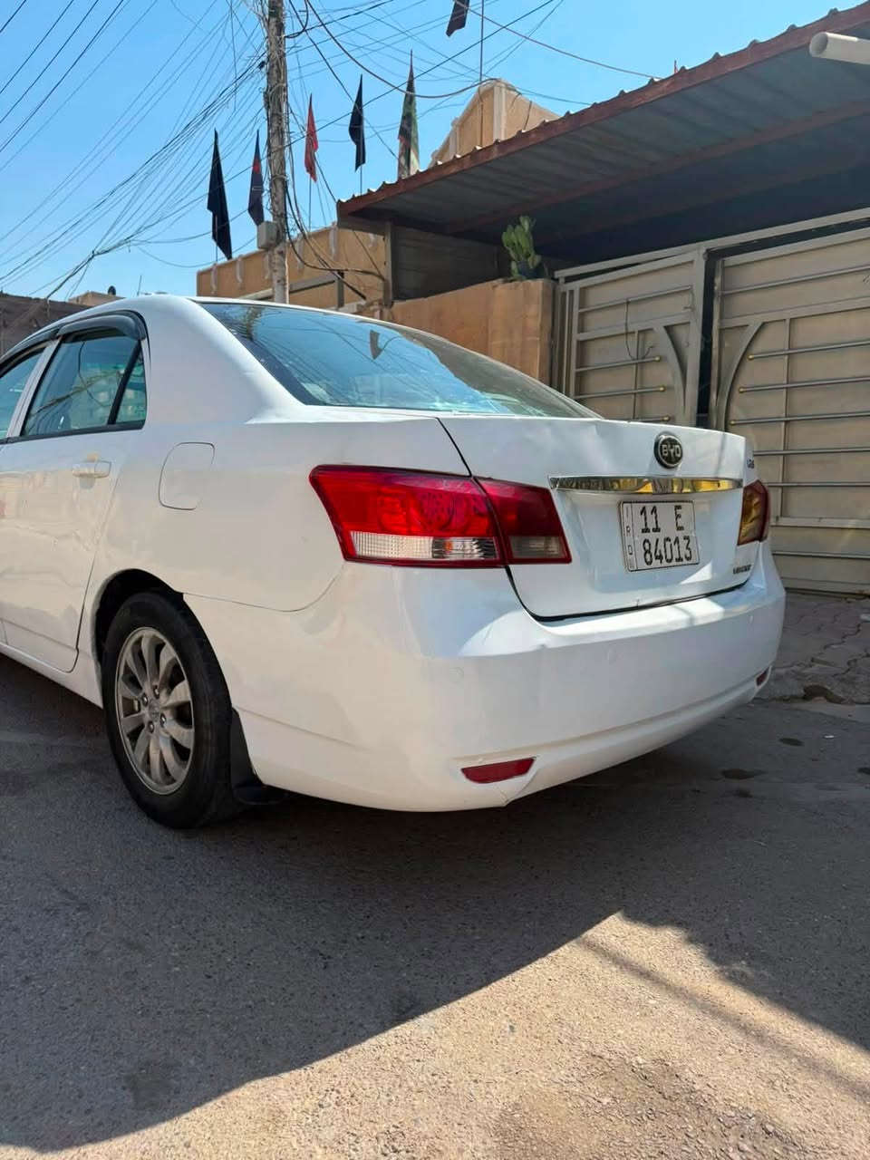 السلام عليكم BYD.  G3 2013  
مكفوله كفاله عامه من ضربه وصبغ وتبديل سياره حلوه وجديده وجاهزه على اخر حبايه كير ومحرك جدد شرط ممفتوحات صدر تخم تاير تبريد كله جديد منضومة زنون شاشه كامره حساسات سياره فول مواصفات كير اوتماتيك مكفول من كلشي سياره رقم بغداد انكليزي الجديد هزه جديده بسمي سنويه 2030 سياره جاهزه وميحتاجلها اي شي مكاني بغداد سعرها 54 وبيها مجال حق الجيه 
رقمي *********** 
سياره تسو فلوسها الله شاهد

