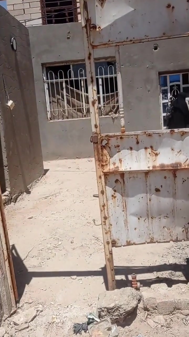 السلام عليكم بيت ٢١٠ متر للبيع خلف شارع الوكفه قريب عل مشروع بنا جديد عوزه ارضيه سعره ٣٠ وبي مجال مراجعت مكتب المرشدي للنتصال ***********
