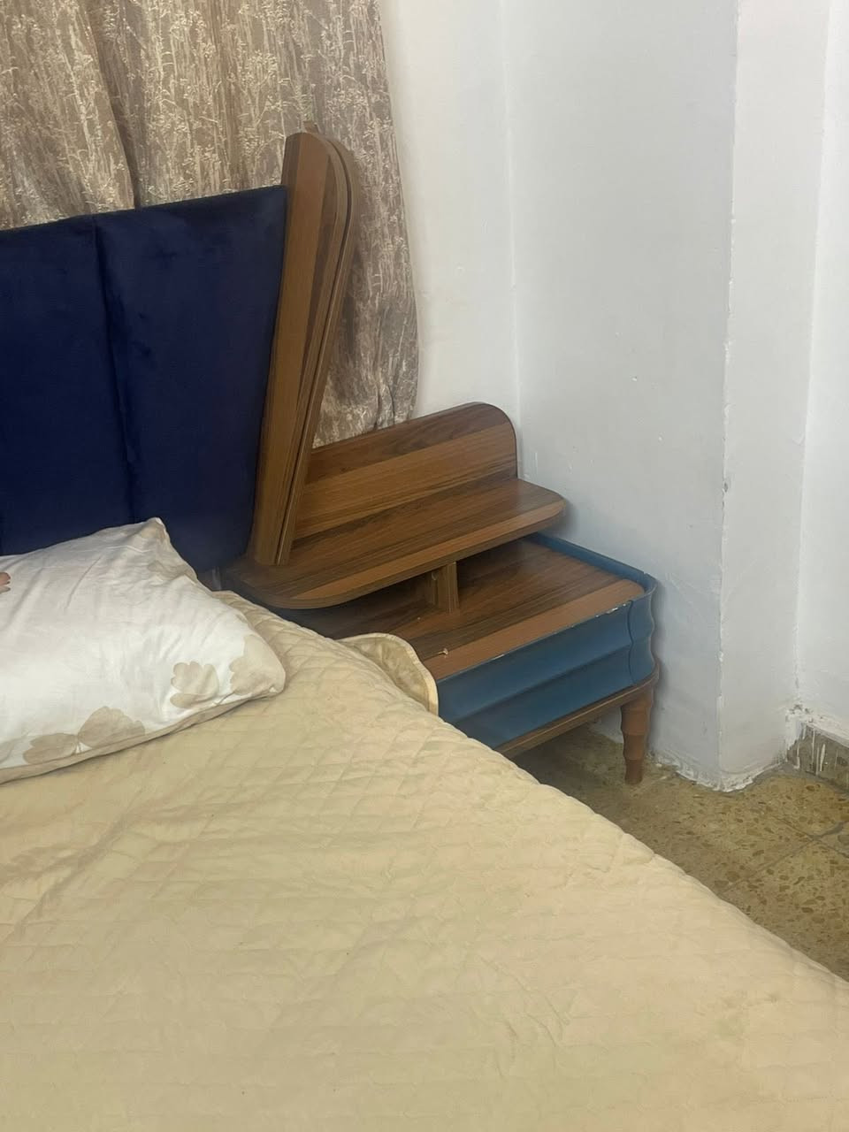 غرفه نوم للبيع بيها ضرر بسيط السعر 400 بيها مجال‭0773 091 3020‬📞
