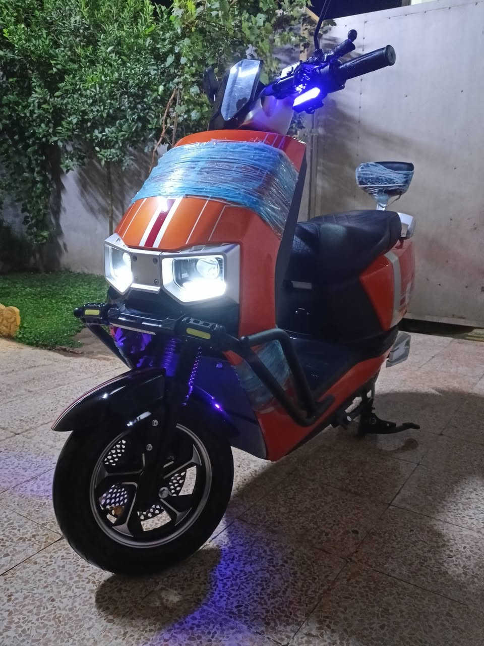 للبيع مستعجل دراجه شحن من شركة حيدر النيار 6بطاريات الاصلي مستعمل 4اشهر  بعدو بل باكيت بس بي مشكله بل يده اليسره مال الخلاط والهورن ب25  والنمر 3 ثابت سرعه 90 والباقي جديد السعر 800الف بي مجال بسيط  مكان موصل ايسر القوسيا للتواصل *********** بي وتساب
