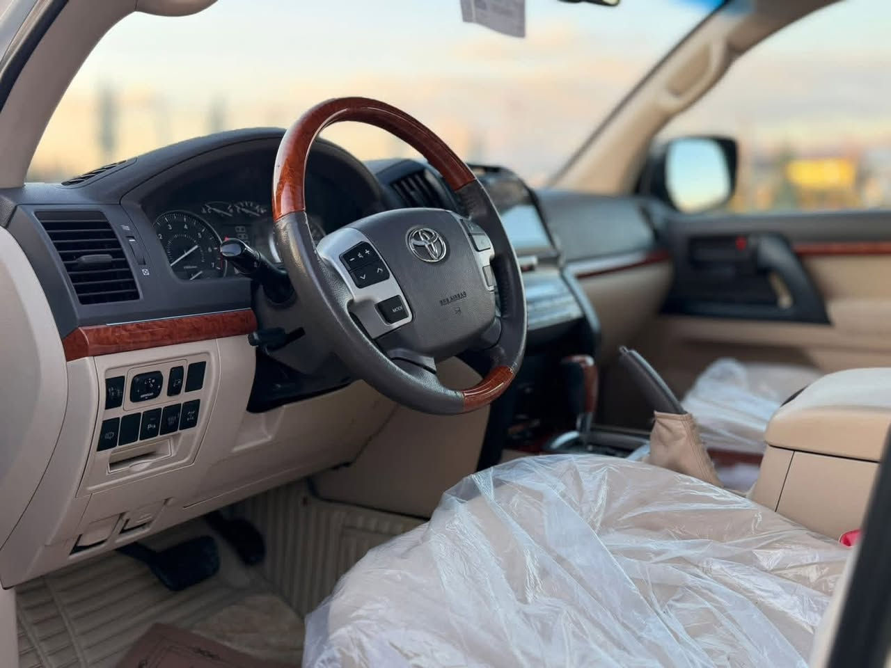 لاند كروزر موديل2014شركه جيهان درجه اوله فول موصفات سياره جديده حيل ماشيه95الف حقيقي مكفوله كفاله عامه عنوان سليمانيه السعر415بيها مجال***********
