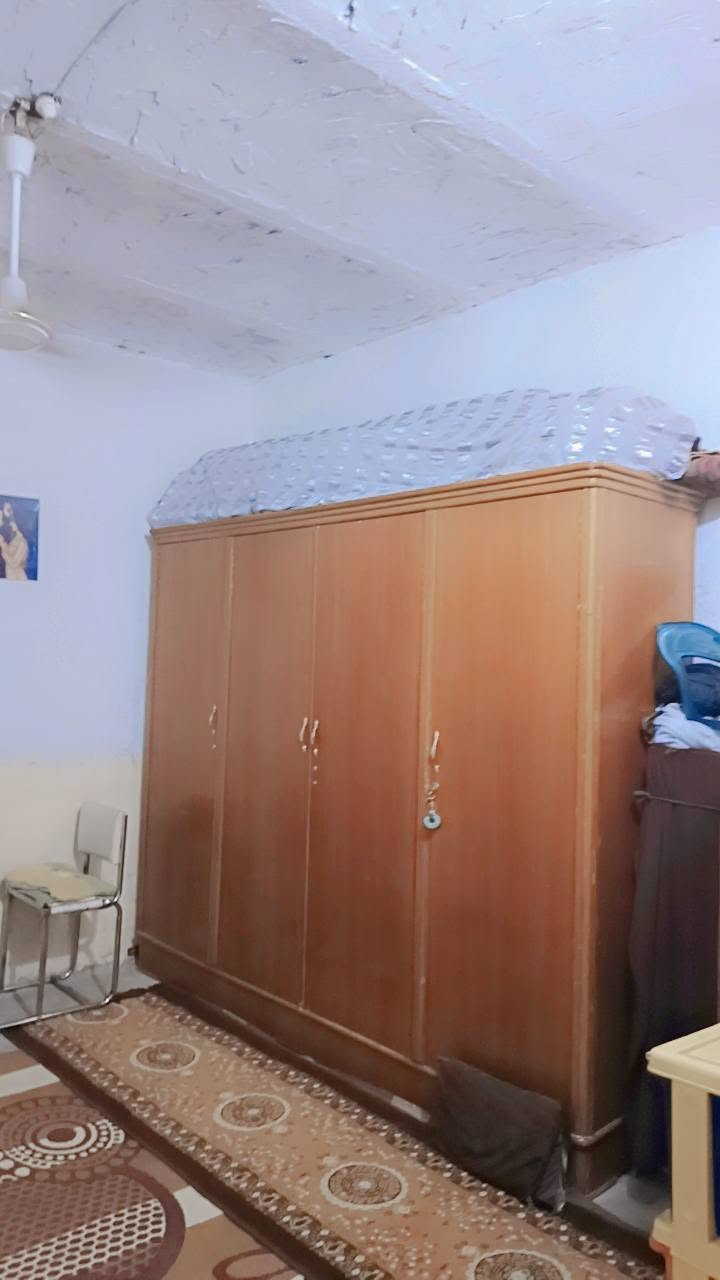 السلام عليكم عندي بيت للبيع نضيف بل مطار الجديد شارع فدك قريب على شارع كلش البيت ركن مشمول بلتطويب مستلم وصل بي سعره مناسب جداً ***********سعره جداً مناسب السعر خاص مشمول بلتطويب
