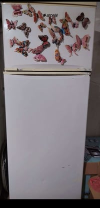 ثلاجة • للبيع