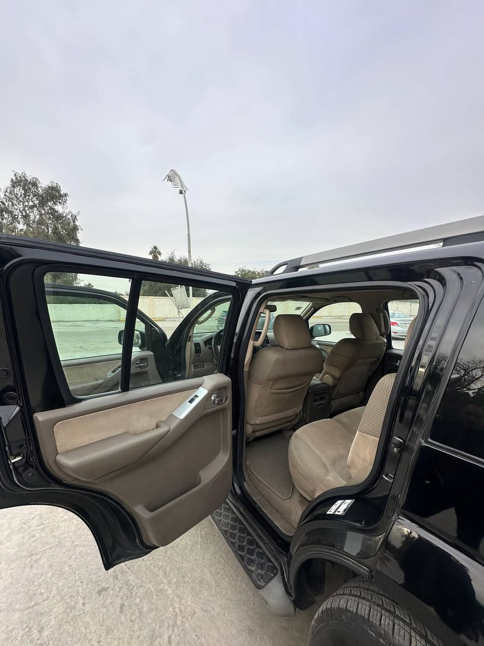 نيسان بايفندر
موديل 2012 
مواصفات 
ستيرن تحكم 
شاشه وكامرات خلفيه 
كروس سرعه 
اوتامتيك 
مكينه 6 سلندر 4000
سياره وارد امريكي 
حادث قبق جنطه بدون صبغ 
سياره مكفلوله من صبغ 
صدر جديد وتايرات جديده 
رقم بغداد بسمي مشروع وطني 
مكان السياره بغداد الكاظميه 
150 $ وبيها مجال قليل 
***********
