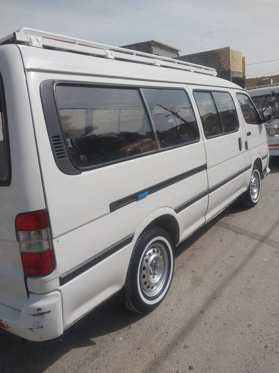 سلام عليكم فتون موديل ٢٠١٤ مكفوله من الصبغ ولبارد طخه بيها باب السايق كد شبر كير مكينه اكسن مكفول رقم واسط تحويل مباشر السعر 87 مجال بسيط *********** مكان السياره بغداد مشتل
