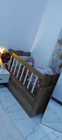 سرير اطفال • للبيع
