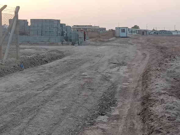 السلام عليكم إعادة نشر بسبب الوعود الكاذبه......قطعة أرض للبيع مساحتها 735 متر عقد زراعي بلجزيره الحوطه الريان شويه عن ملعب الريان وتنزل على ايدك اليمين تبعد عن الشارع العام مال الحوطه اقل الكيلومتر يمها ماء وكهرباء والمنطقه بيها بناء السعر 25وبيها مجال للشراي(واتساب ***********)
