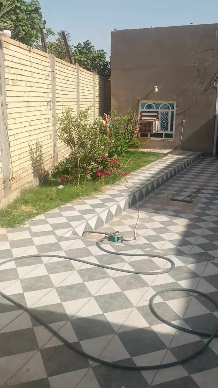 السلام عليكم
دور اثنين ومحل له بيع مساحه 500
سند 25 زراعي 
بناء حديث  دار ومحل  و دار ثاني قديم 
في منطقه ابراهيم خليل 
 دار  يكون في وسط المنطقه  يعني بارقي موقع 
 متوفر كهرباء وماي و مولد خط ذهبي 
اي استفسار تواصل علي خاص 
واتساب  ***********
