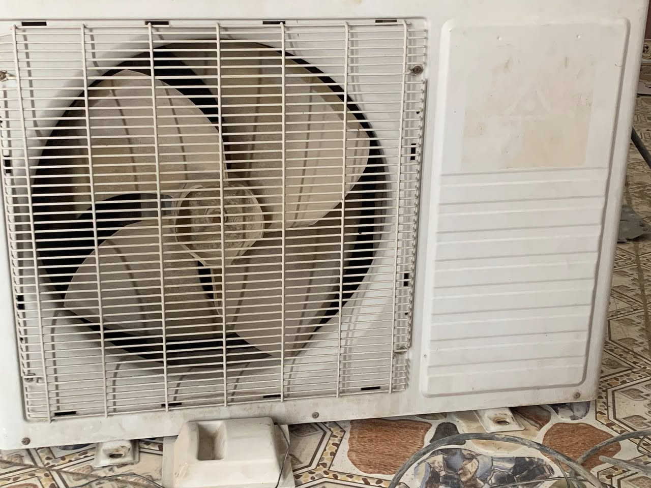 ثلاجه شرط التشغيل والتجميد سعر 150 سبلت الحافض طنين شغال عوزه غاز ويمكن بي ليك مامتئكد منه شغال هوه سعره 225
***********
