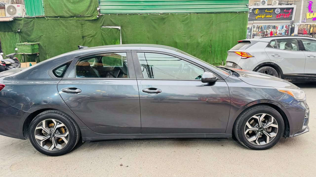 للبيع كيا فورتي موديل 19 رقم بغداد نص مواصفات بيها 3 قطعه صبغ جاملغات خلفي وصندوق مكينه كير مكفوله 
سعر 122 وبيها مجال مكاني شارع فلسطين ***********
شراي يتصل
