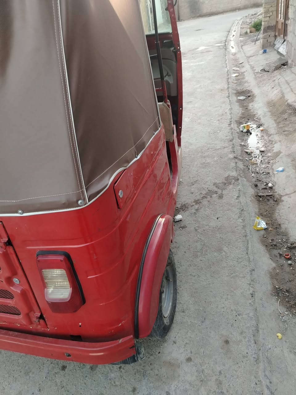 سلام عليكم تكتك للبيع موديل 18 نضيفه امرقمه تحويل ثانيوم السعر 4000 ونص وبيه مجال المكان بغداد حي النصر ***********
