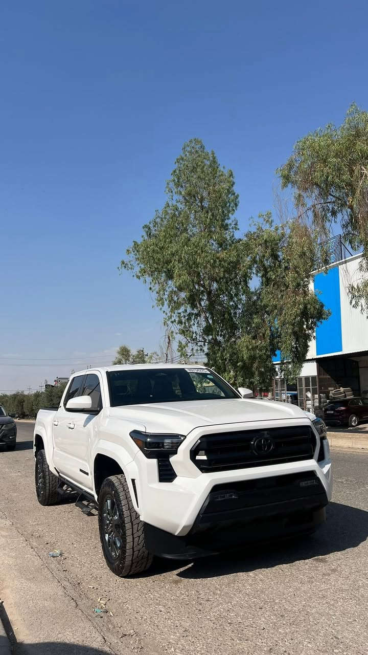 ‏Toyota Tacoma 2025 للبيع

السياره دخول جديد
السيارة ماشي 650 ميل يعني الف كيلو فقط زيرو 

محرك 4 سلندر تيربو 2.4 

حادث السياره بابين ومبدل بلادي نفس اللون 
صور الحادث مرفق بالمنشور 
مكان السيارة اربيل 

للبيع فقط
للاستفسار ***********
