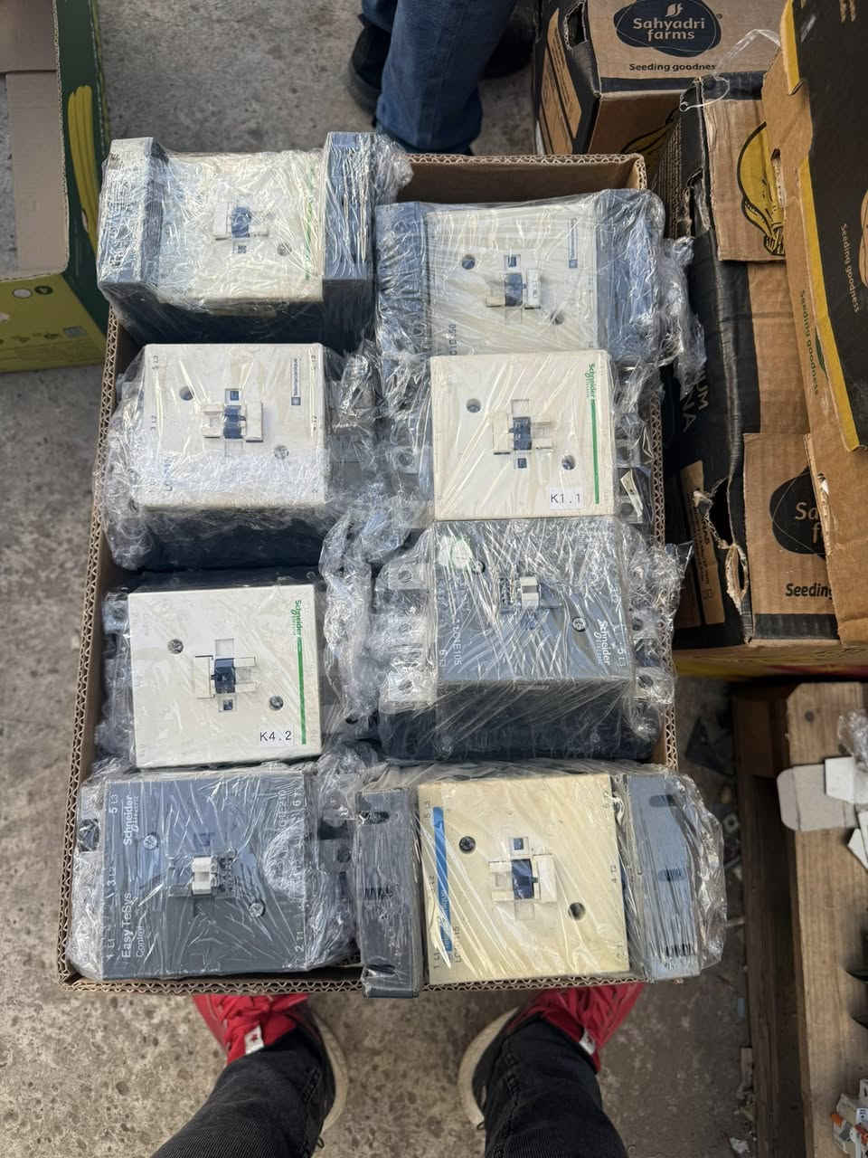 السلامً عليكم تتوفر كونتكتر اصلي باله شنايذر /25A/40A/50A/125A/250A/300A/ 400A/ 630A/1000A/  أتواصل ع رقم واتساب ‭٠٧٧٧ ٠٣٥ ٢٢٨٩‬
